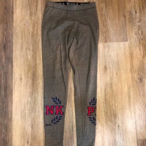 Pink leggings with detail on the bottom